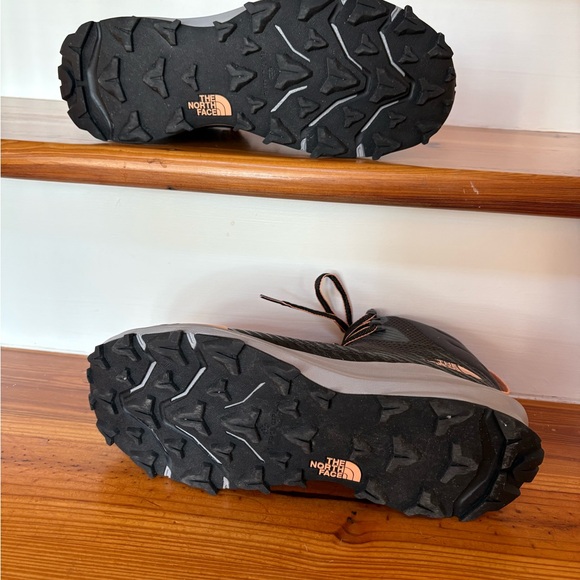 Women’s The North Face Snow Boots - Picture 4 of 6